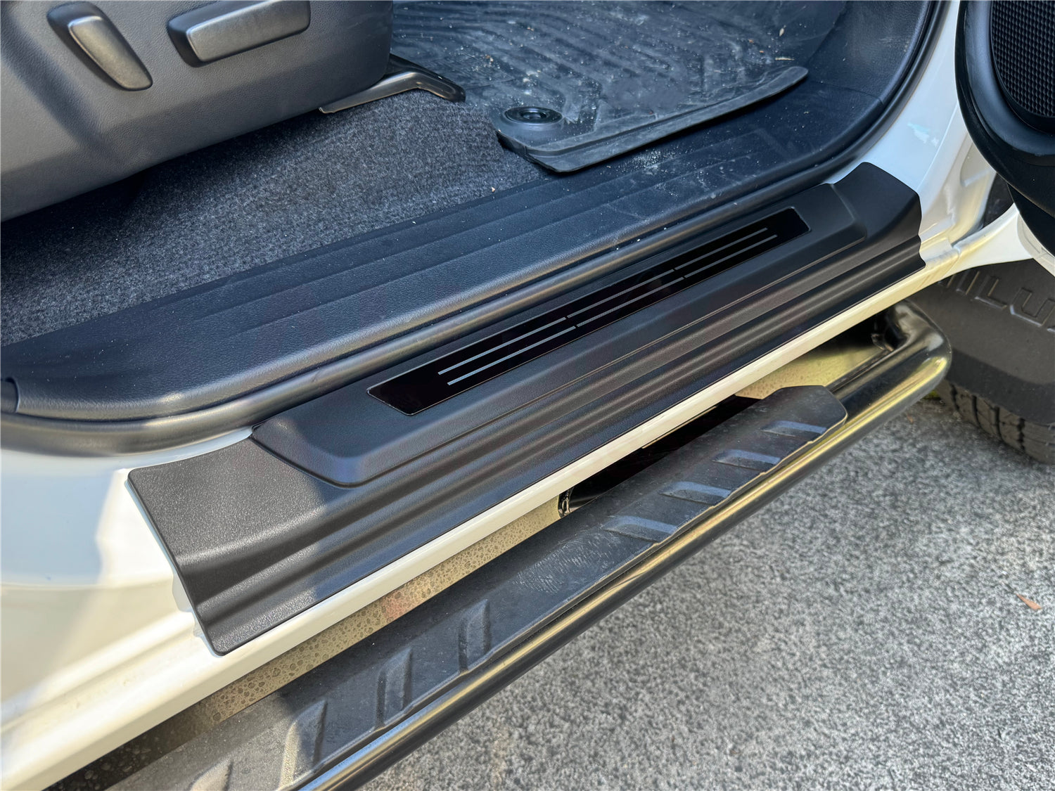 5D Injection Floor Mats + Black Door Sill Protector for Toyota Hilux Dual Cab 2015-Onwards
