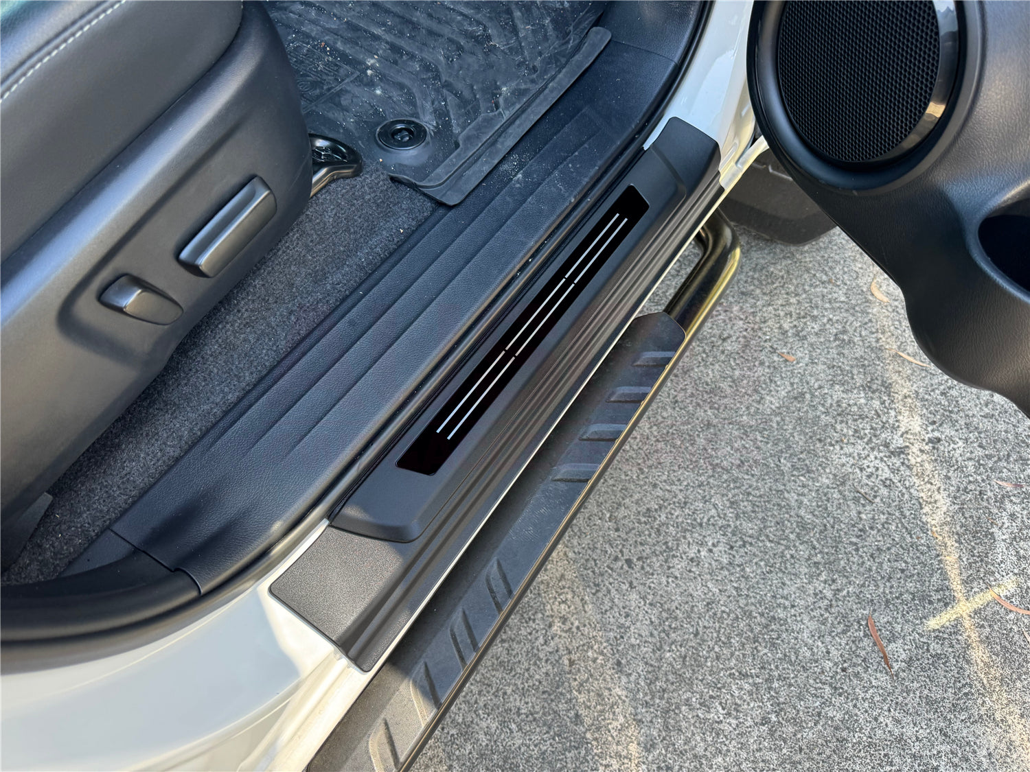 5D Injection Floor Mats + Black Door Sill Protector for Toyota Hilux Dual Cab 2015-Onwards