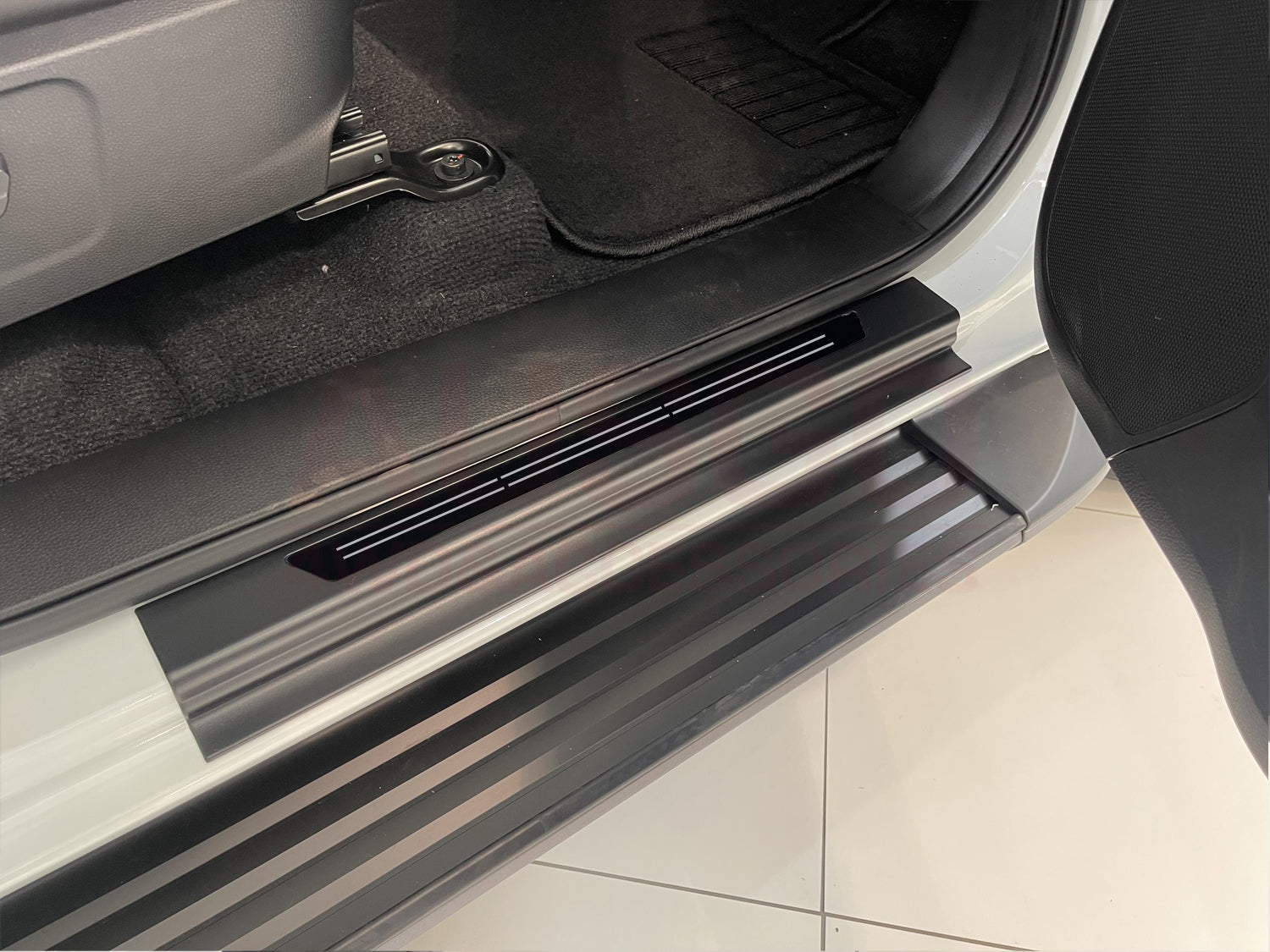 Floor Mats + Black Door Sill Protector for ISUZU MUX MU-X 2021-Onwards