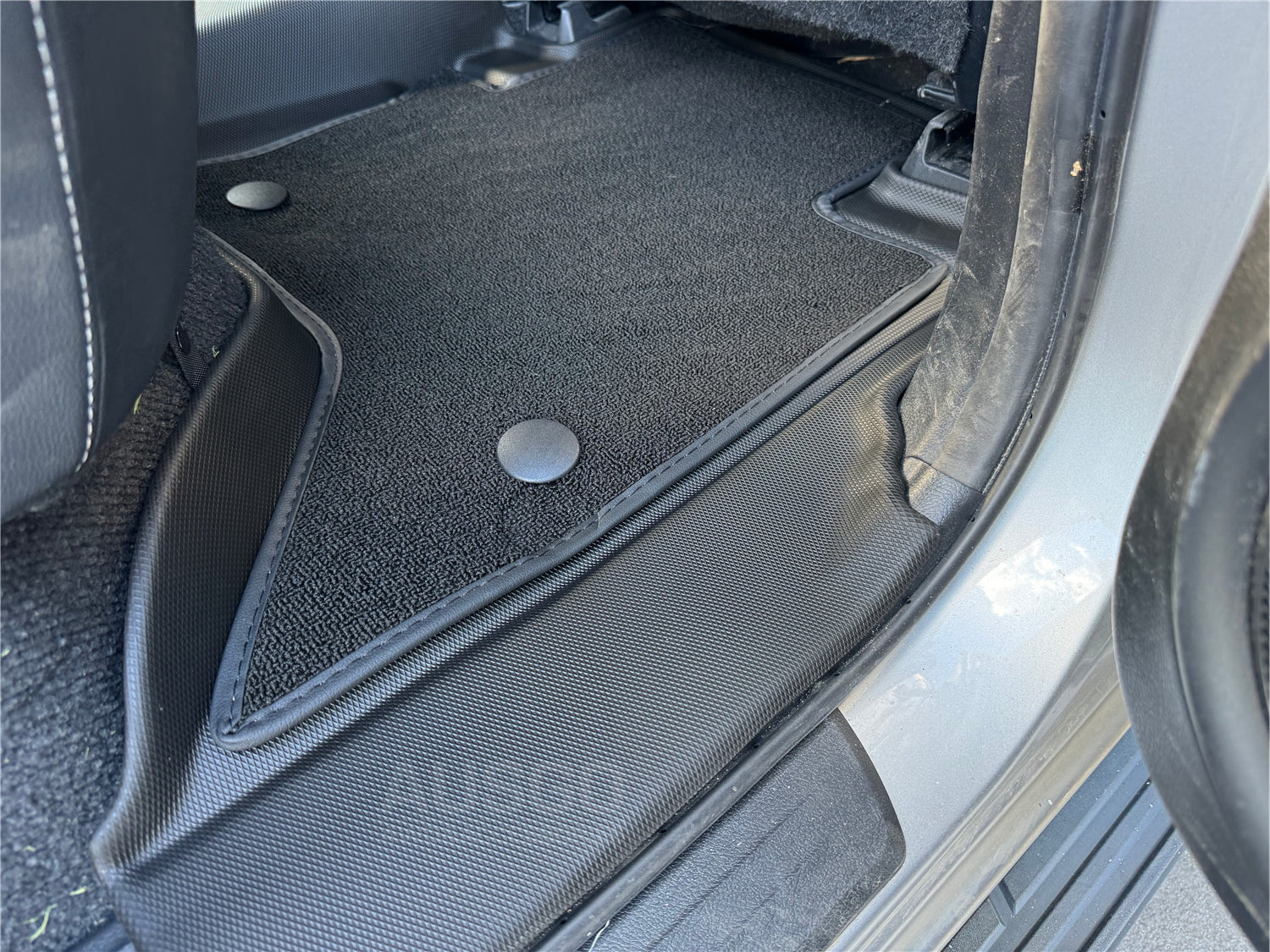 Double-Layer Car Floor Mats for Toyota Hilux Dual Cab 2015-2024 Auto Trans