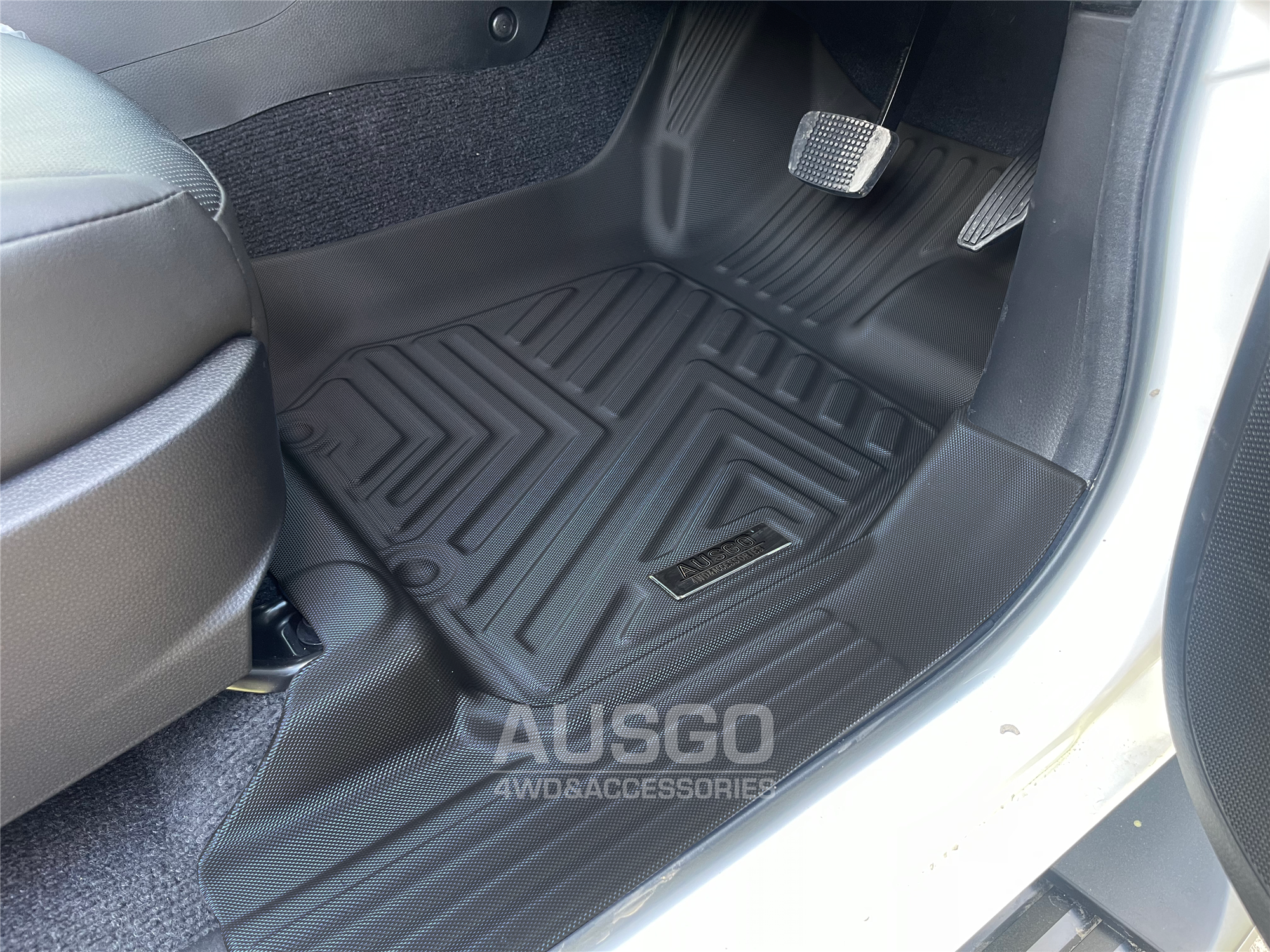 Floor Mats + Black Door Sill Protector for ISUZU MUX MU-X 2021-Onwards